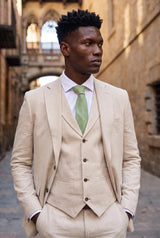 Corbata de hombre color verde salvia con acabado de ante.