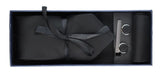 Conjunto de regalo de corbata negra texturizada de seda satinada con pañuelo de bolsillo, gemelos y corbata de satén mate.