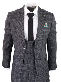 Traje de tres piezas para hombre en gris carbón a cuadros.
