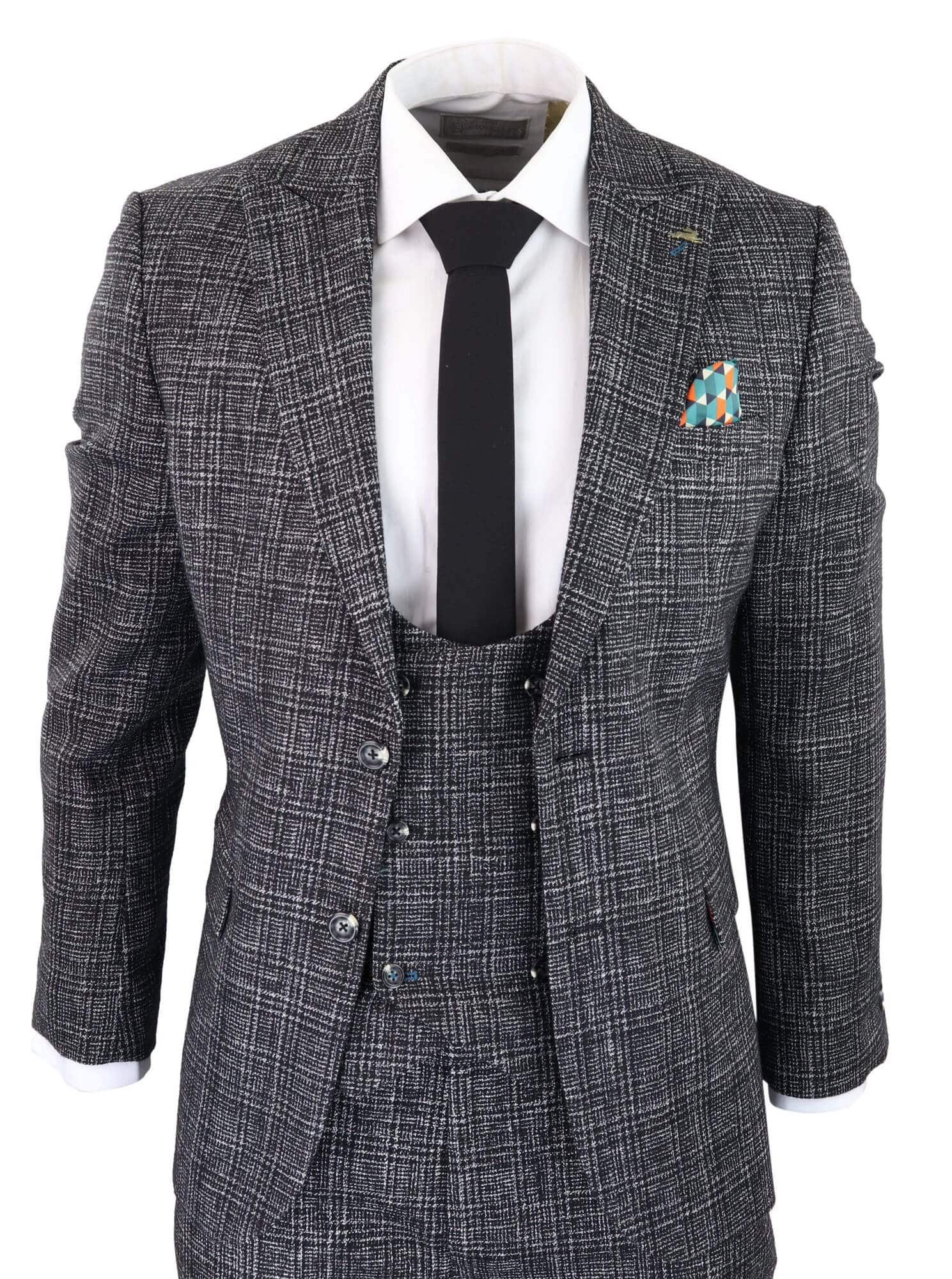 Traje de tres piezas para hombre en gris carbón a cuadros.