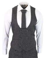 Traje de tres piezas para hombre en color gris carbón.