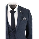 Traje de tres piezas para hombre de tweed azul con estampado de espiga.