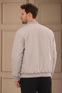 Chaqueta bomber acolchada ligera reversible 2 en 1 para hombre, color gris y beige.