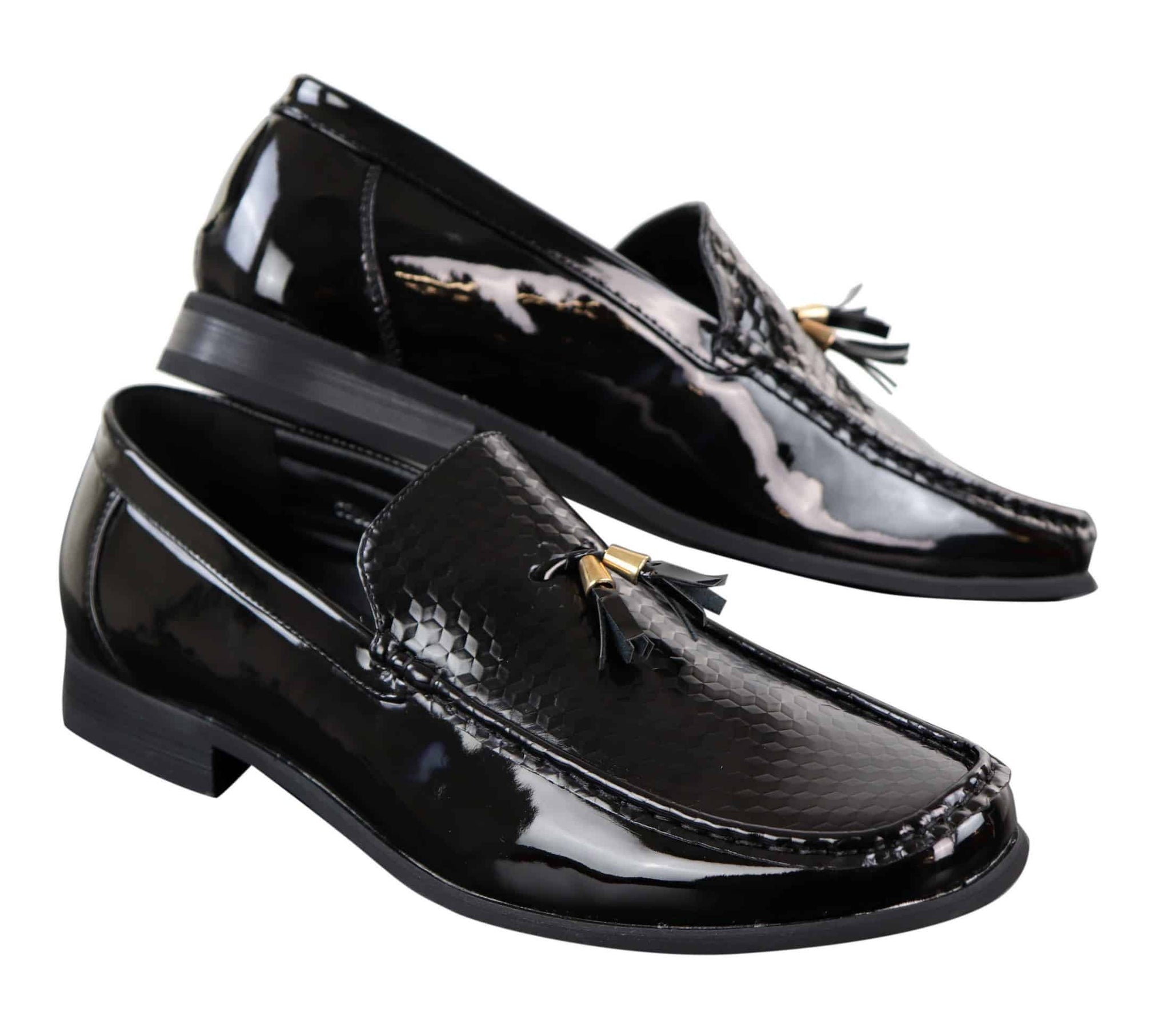 Zapatos de hombre negros de charol sin cordones con borlas