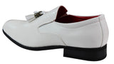 Zapatos de hombre de piel sintética blanca con estampado de piel de serpiente.