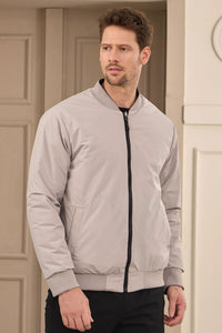 Chaqueta bomber acolchada ligera reversible 2 en 1 para hombre, color negro y beige.