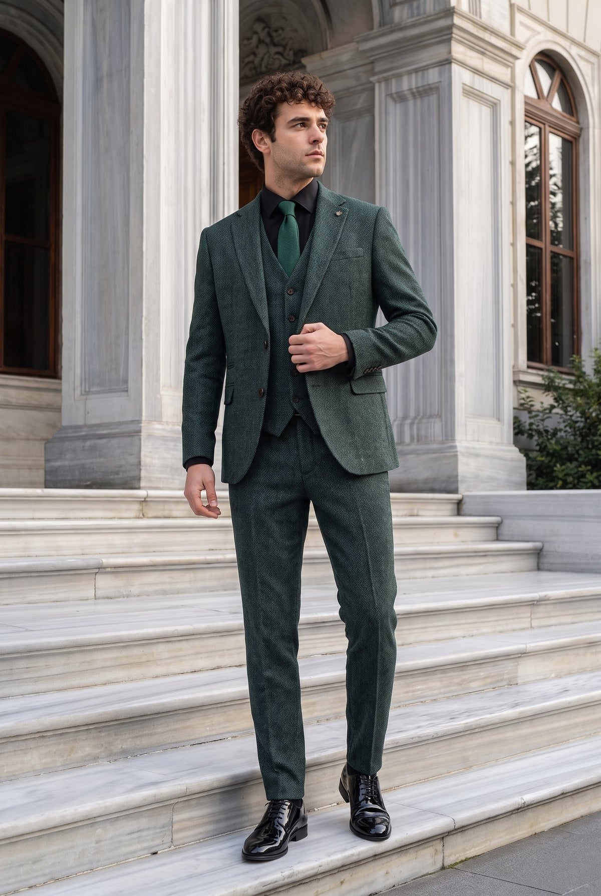 Look #1013 styled with Thomas - Traje de 3 piezas de tweed de mezcla de lana verde oliva