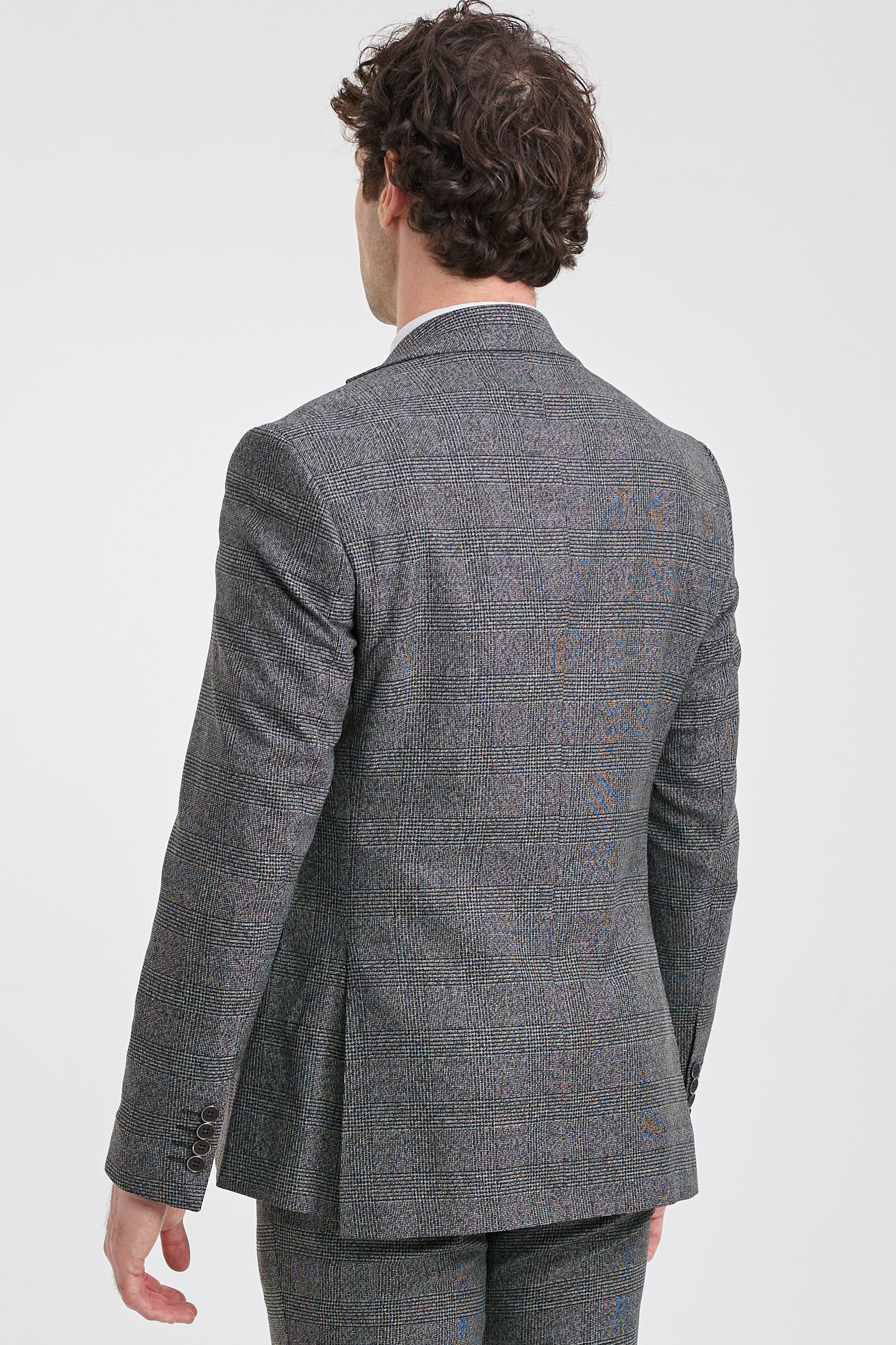 Traje de tres piezas para hombre, color gris con estampado de cuadros Glen.