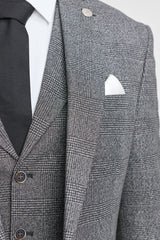 Traje de tres piezas para hombre, color gris con estampado de cuadros Glen.