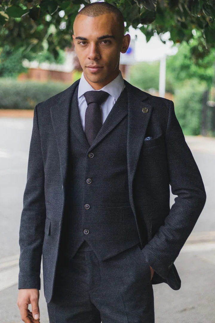 Traje de tres piezas para hombre, negro, con estampado de cuadros Glen.