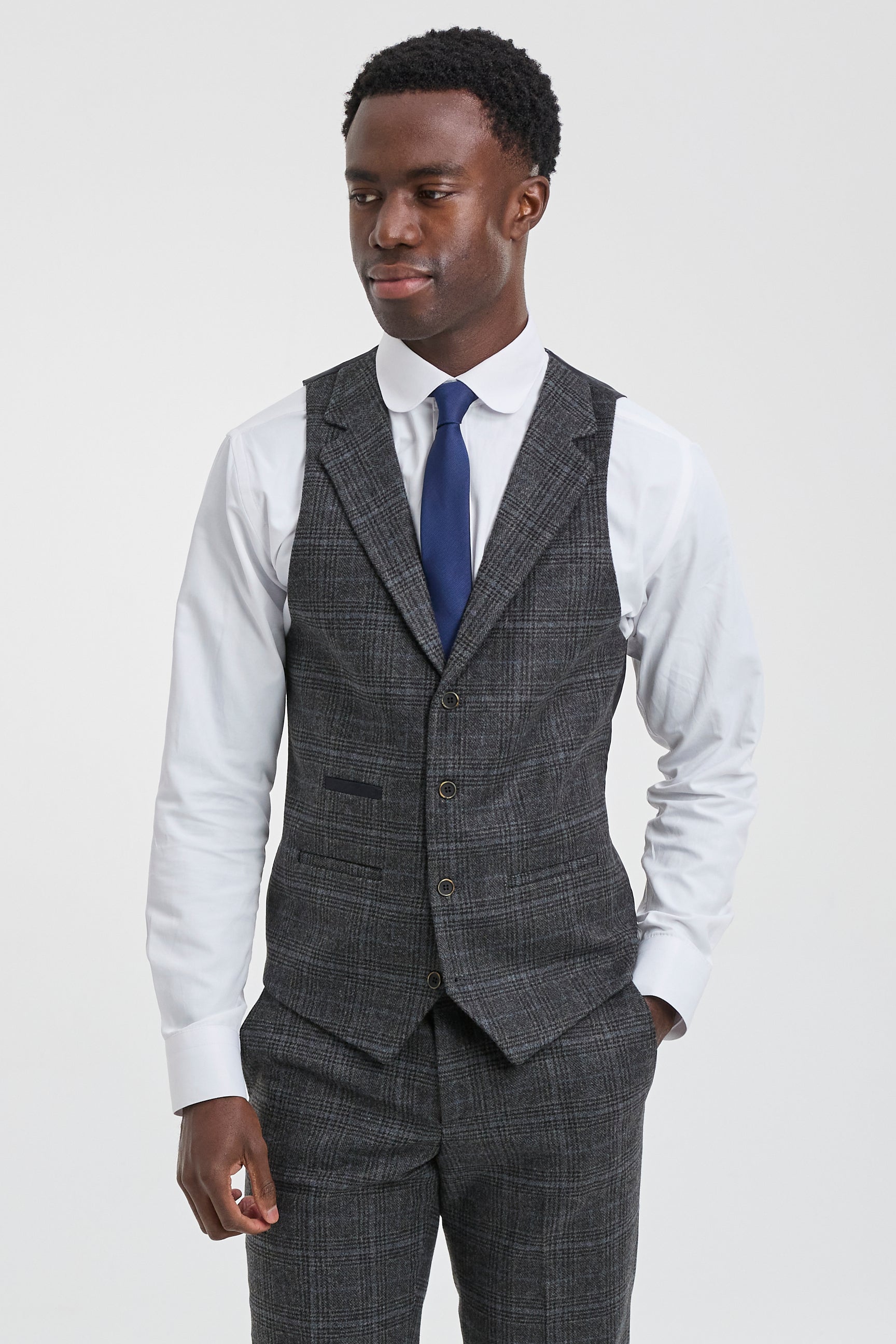 Traje de tres piezas para hombre con estampado de cuadros escoceses grises