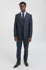 Traje de tres piezas para hombre con estampado de cuadros escoceses azules.
