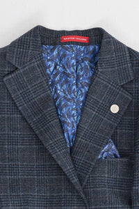 Traje de tres piezas para hombre con estampado de cuadros escoceses azules.