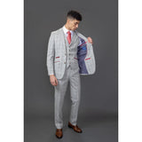 Traje de hombre Andrew de 3 piezas, gris a cuadros, corte ajustado con detalles rojos.