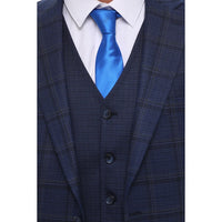 Traje de hombre de 3 piezas, azul marino a cuadros, chaleco y pantalón de corte entallado, ideal para bodas.