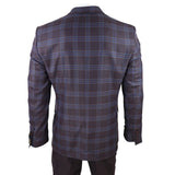 Traje de hombre de 3 piezas a cuadros morados y azules con chaleco y pantalón a cuadros en contraste para bodas.