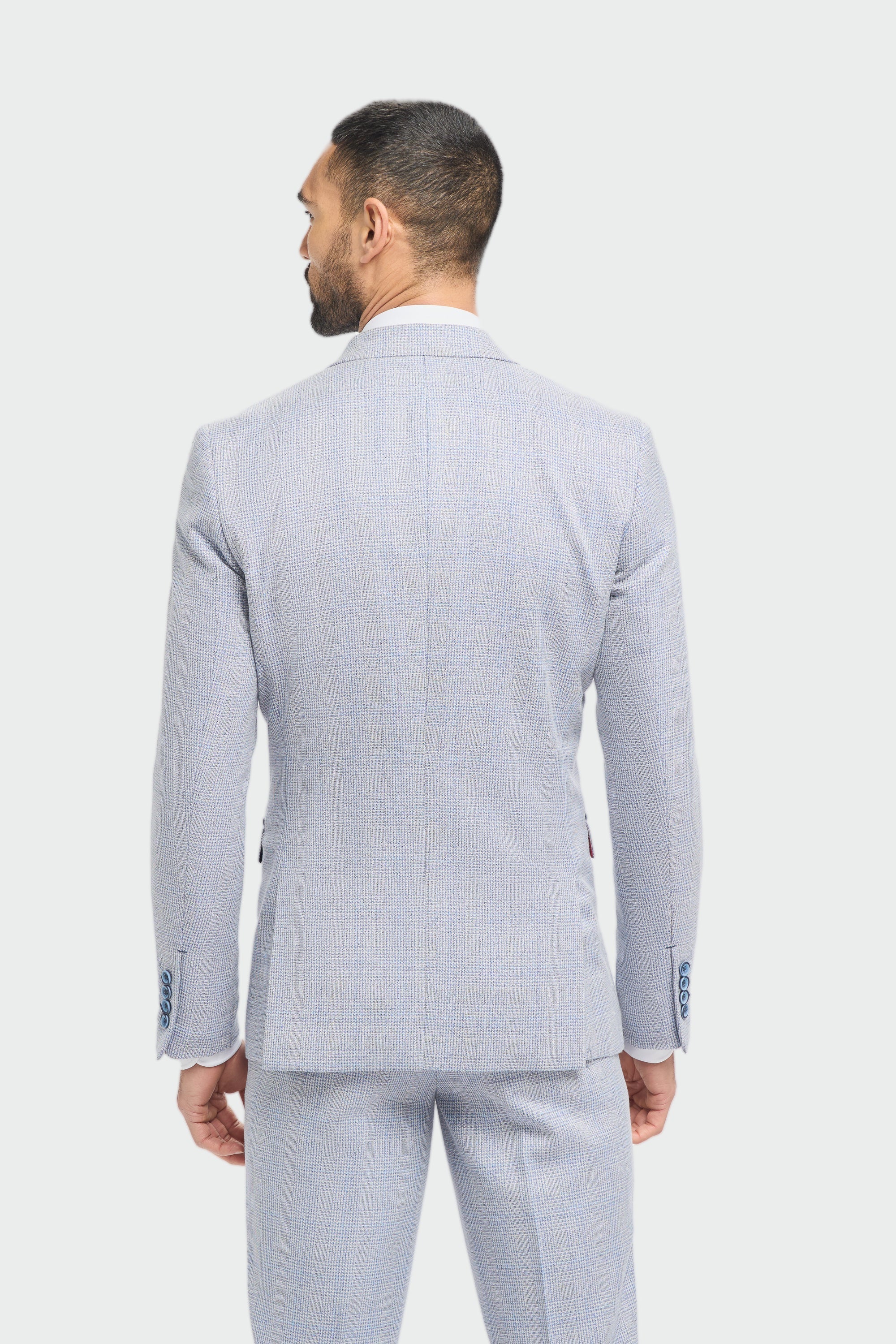 Traje de tres piezas para hombre, azul claro a cuadros, estilo Príncipe de Gales, con chaleco azul marino.