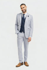 Traje de tres piezas para hombre, azul claro a cuadros, estilo Príncipe de Gales, con chaleco azul marino.