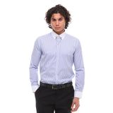 Camisa de popelina a rayas para hombre con botones, barra y cadena, estilo clásico formal.