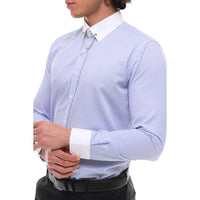 Camisa de popelina a rayas para hombre con botones, barra y cadena, estilo clásico formal.