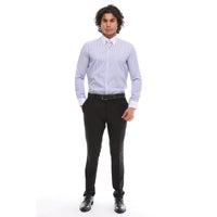 Camisa de popelina a rayas para hombre con botones, barra y cadena, estilo clásico formal.