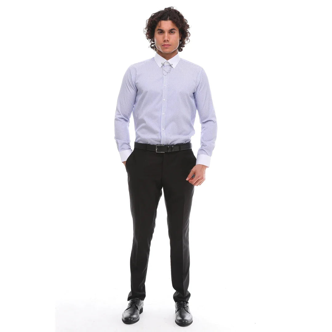 Camisa de popelina a rayas para hombre con botones, barra y cadena, estilo clásico formal.