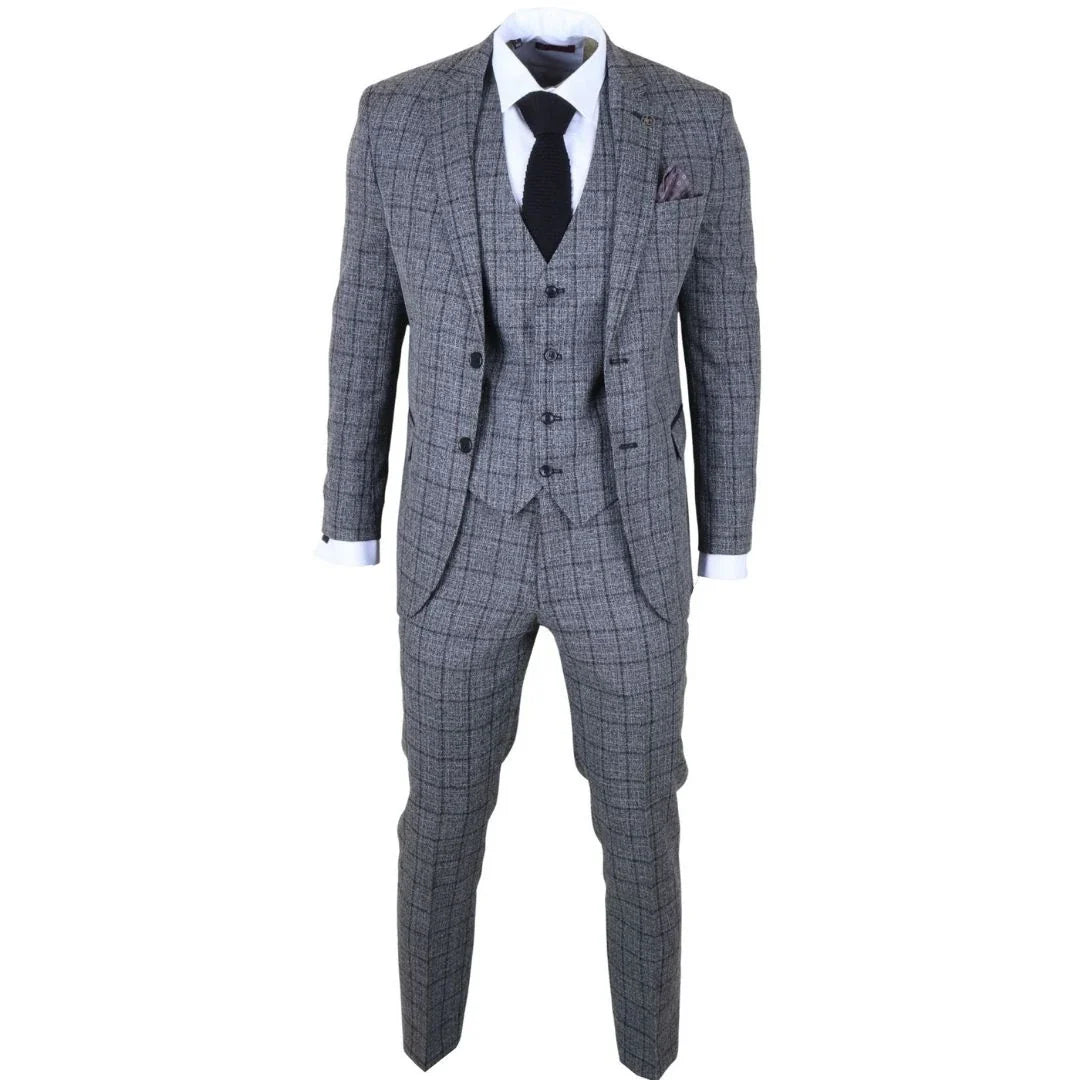 Traje de tres piezas a cuadros de corte entallado para hombre, color carbón.