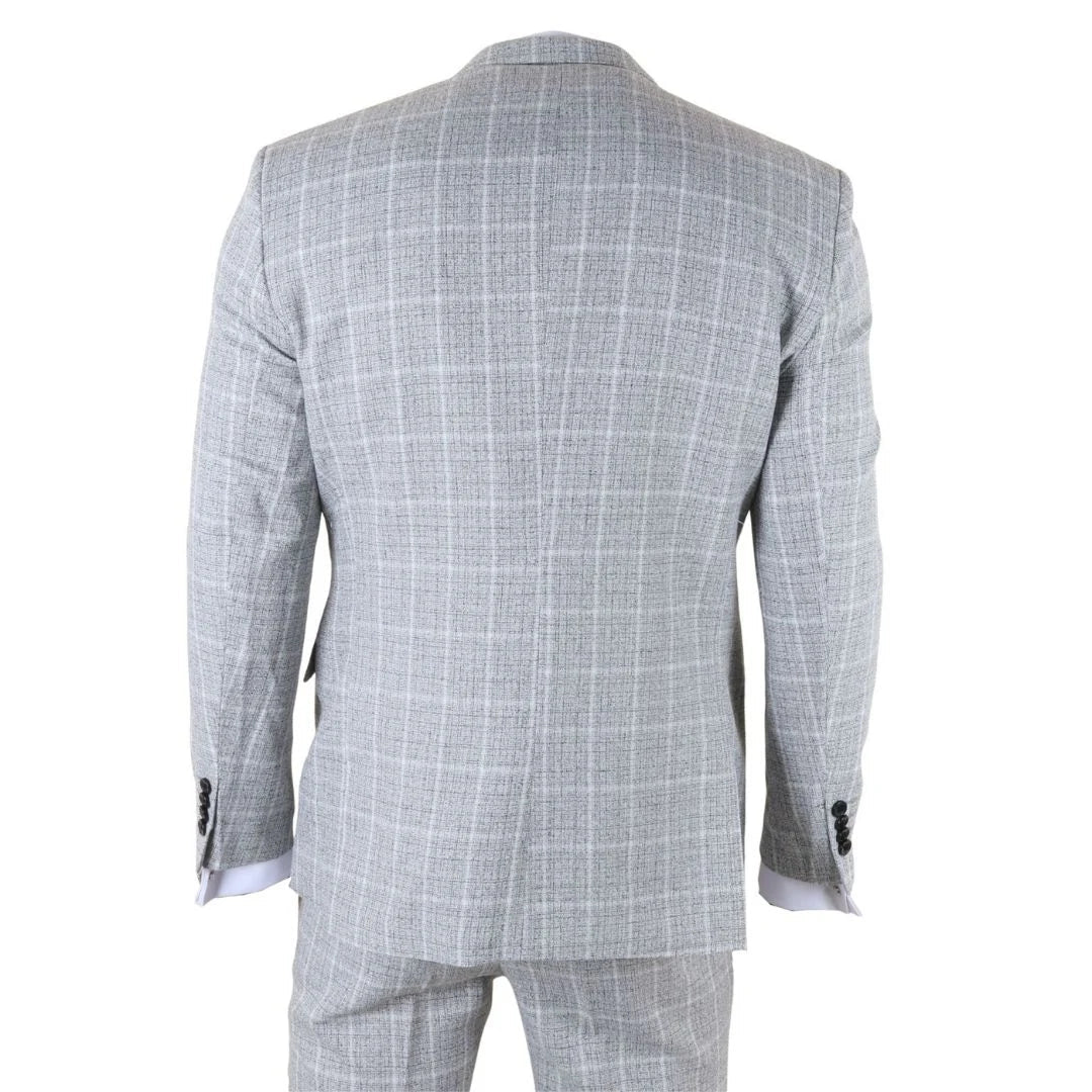 Traje de tres piezas gris para hombre, corte entallado, a cuadros.