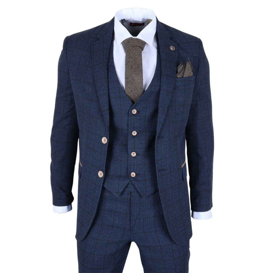 Traje a cuadros azules con corbata y pañuelo de bolsillo sobre fondo blanco.