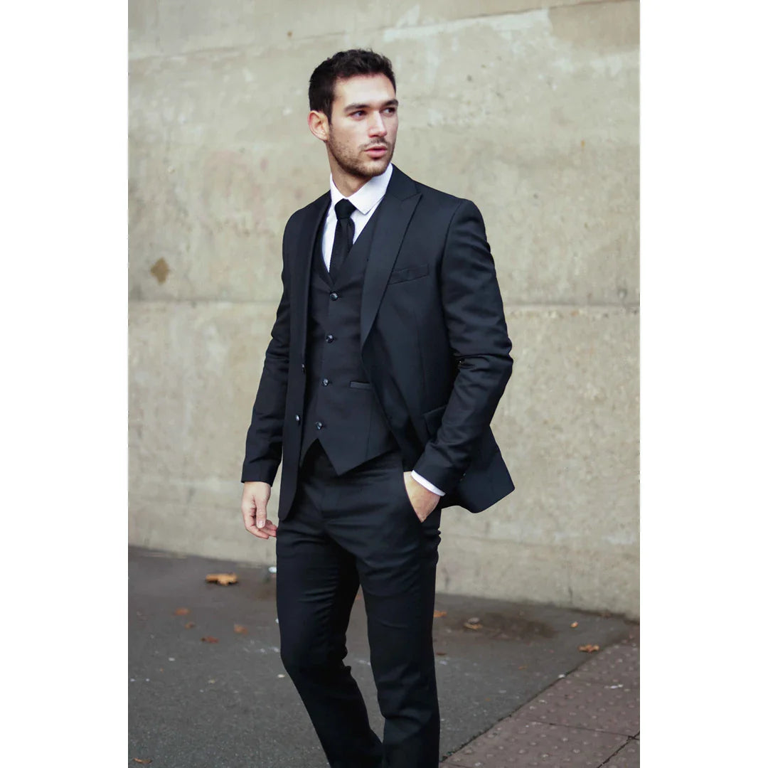 Traje de tres piezas clásico negro liso de corte entallado para hombre IM1