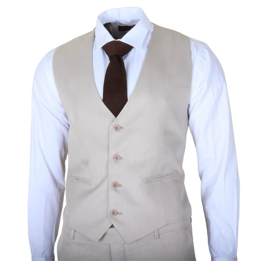 Traje clásico de tres piezas para hombre en color crema liso.