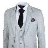 Traje de tres piezas IM3 para hombre, gris a cuadros, corte entallado.