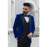 Esmoquin de terciopelo azul marino para hombre con solapas de satén. Ideal para cenas, bodas, graduaciones y eventos formales.