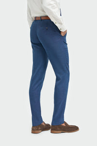 Traje de boda de verano para hombre de lino azul cielo con pantalón azul marino.