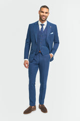 Traje de lino azul para hombre, ideal para verano.