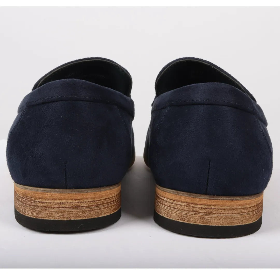 Mocasines ligeros de gamuza azul marino para hombre.