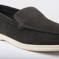 Mocasines negros de ante para hombre, de ajuste cómodo.