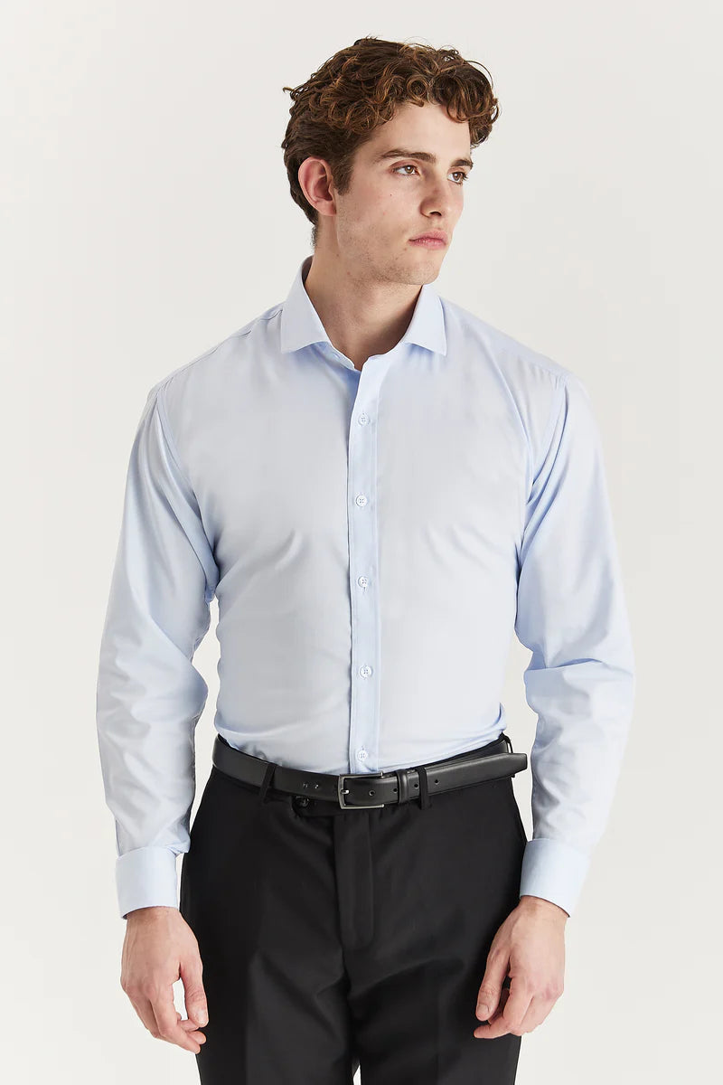 Camisa de vestir clásica para hombre con cuello abierto y puños dobles - Azul