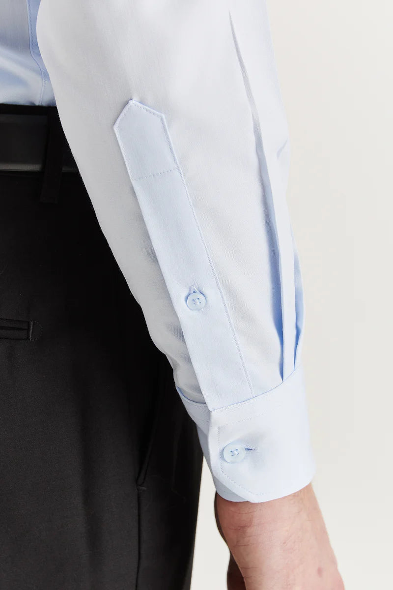 Camisa de vestir clásica para hombre con cuello abierto y puños dobles - Azul