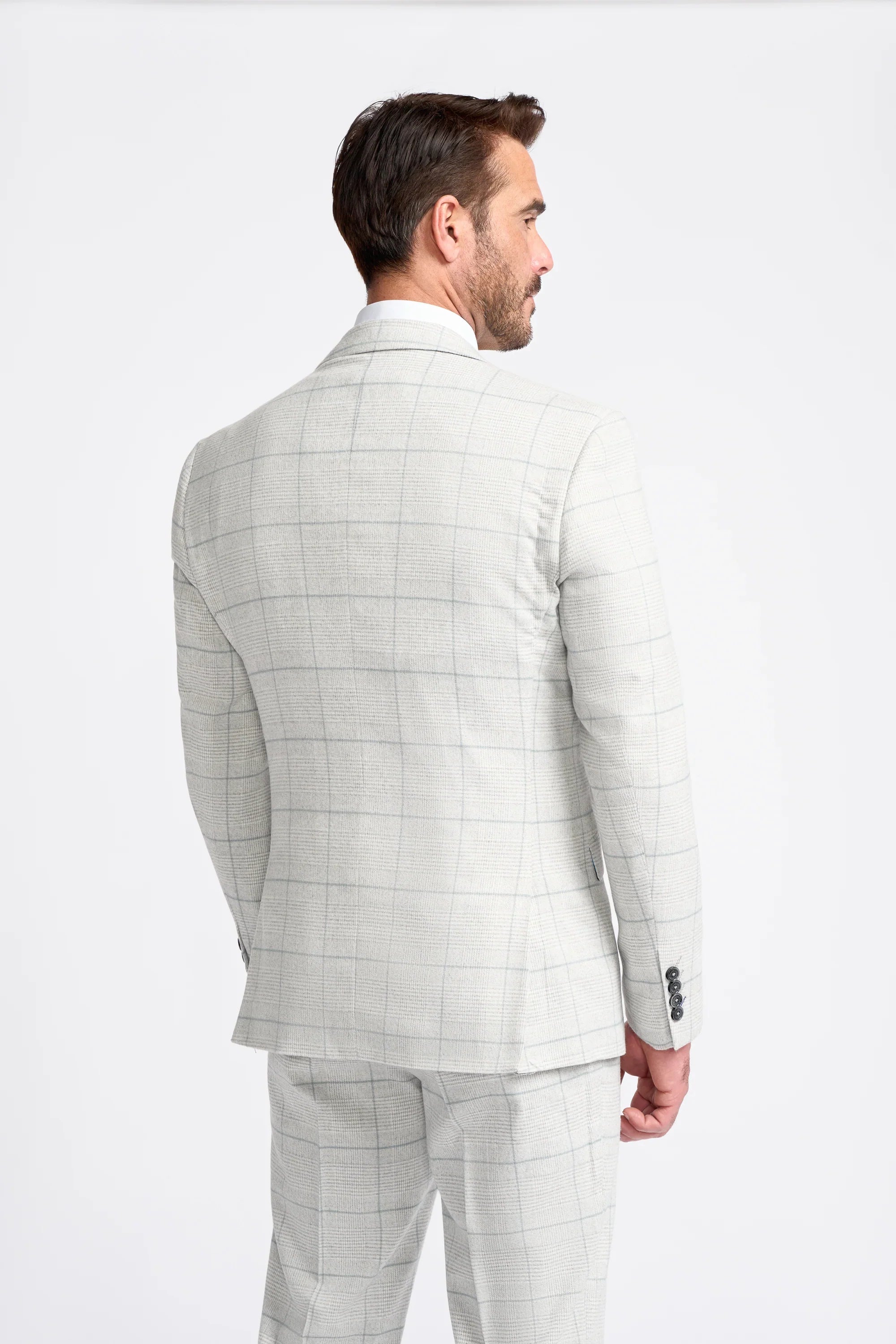 Traje de tres piezas a cuadros gris claro