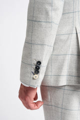 Traje de tres piezas a cuadros gris claro