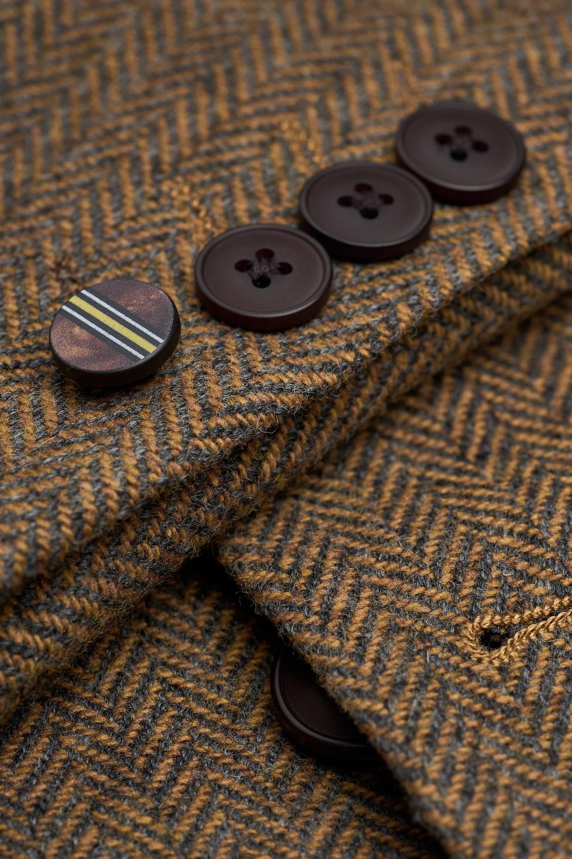 Thomas - Traje de tres piezas de tweed de mezcla de lana marrón para hombre