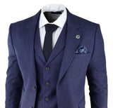 Traje de tres piezas para hombre de tweed azul marino con estampado de espiga.
