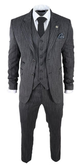 Traje de tres piezas para hombre de tweed gris con raya diplomática y estampado de espiga.