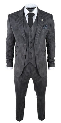 Traje de tres piezas para hombre de tweed gris con raya diplomática y estampado de espiga.