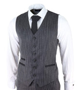 Traje de tres piezas para hombre de tweed gris con raya diplomática y estampado de espiga.
