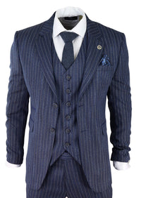 Traje de tres piezas para hombre de tweed azul con raya diplomática y estampado de espiga.