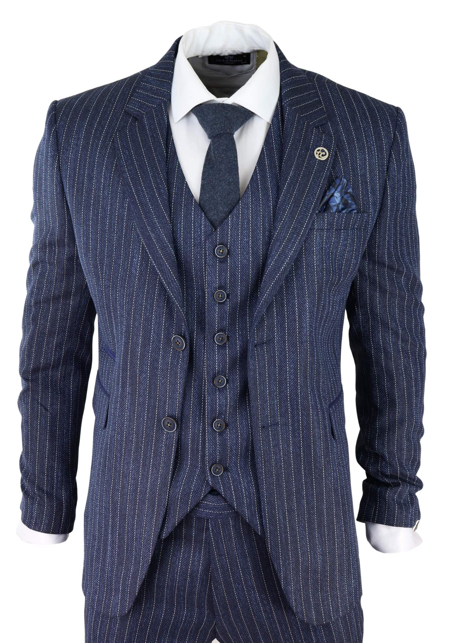 Traje de tres piezas para hombre de tweed azul con raya diplomática y estampado de espiga.