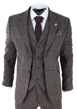 Traje de tres piezas de tweed marrón para hombre