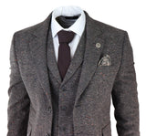 Traje de tres piezas de tweed marrón para hombre